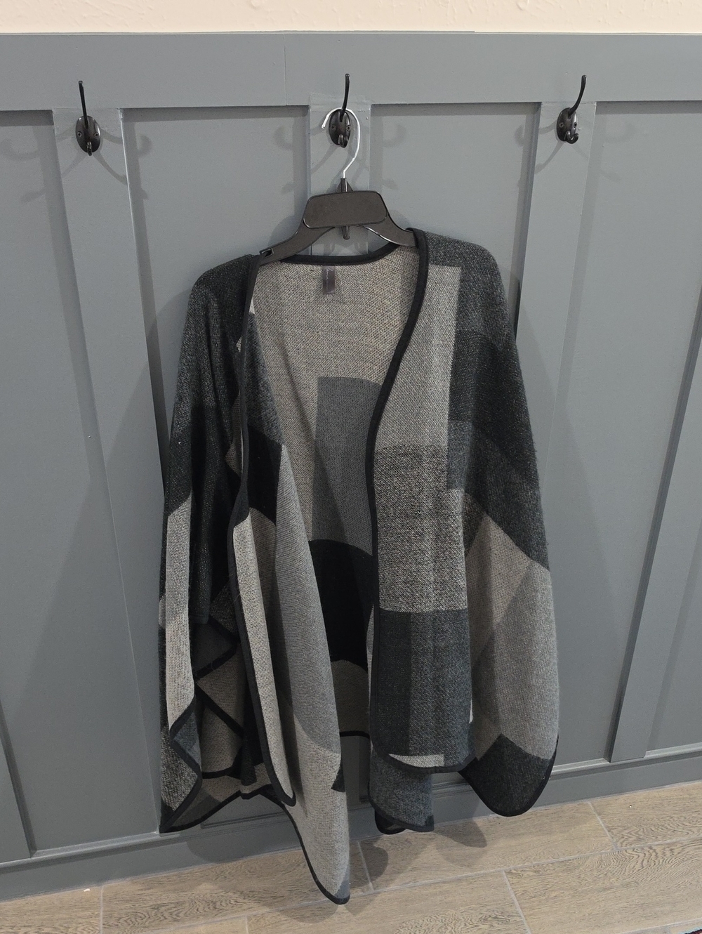 Lane Bryant Gray Black Geometric Open-Front Sweater Wrap